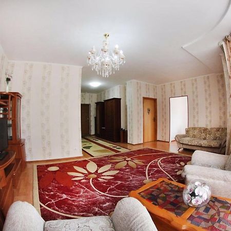 Xxx.Ata 2 Apartamento Almaty Exterior foto